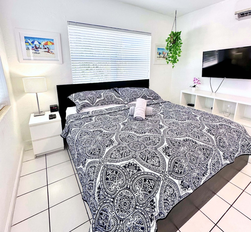 Southwinds 6 for 3 Just Steps From the Beach