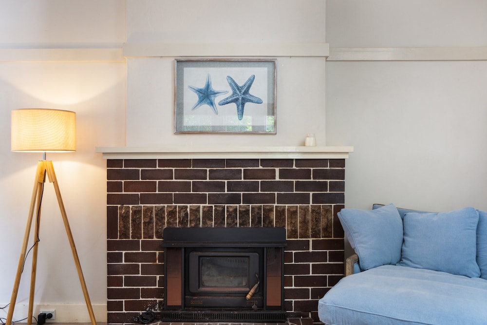 Chic Apartment With Sun Lounge Near Manly Beach