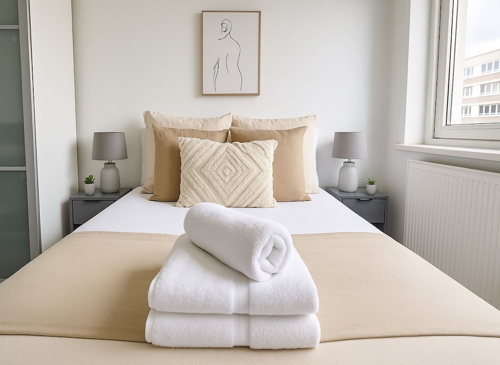 Elegant 2 Bedroom Apartment in Battersea