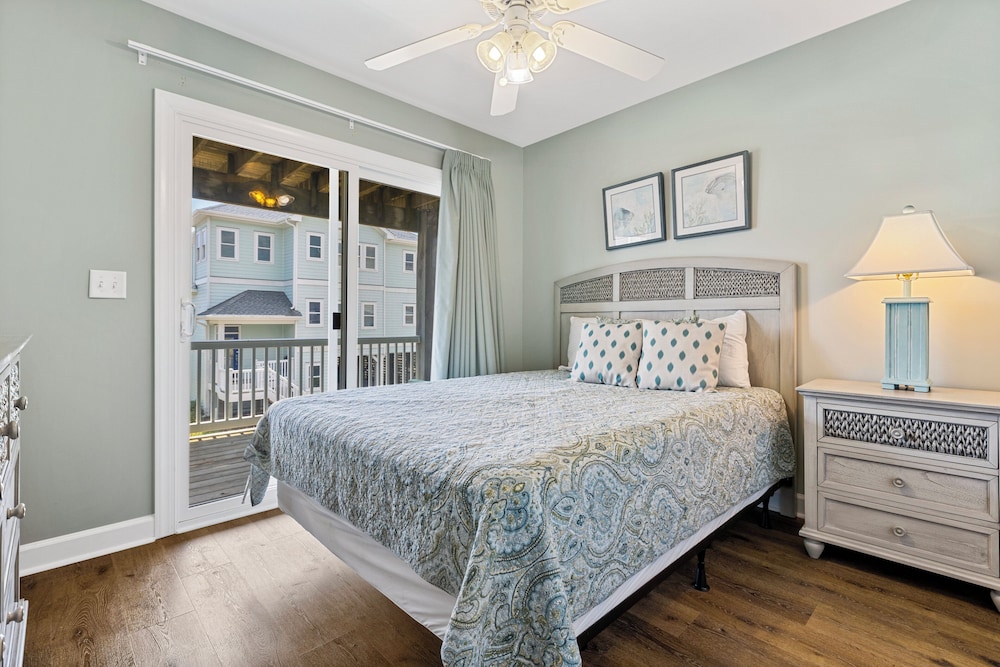 Sea La Vie (North Topsail) by Topsail Realty