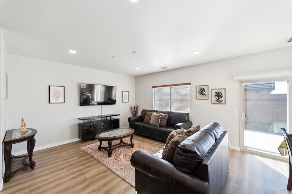 Charming Pet-friendly Getaway In Sunny Beaumont 4 Bedroom Home