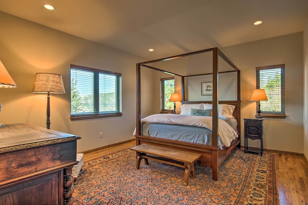 Lake & Mountain Views: Stunning Estes Park Home!