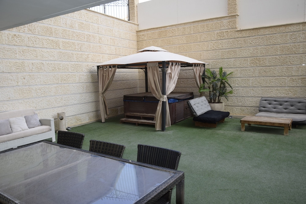 La Palmora Suites