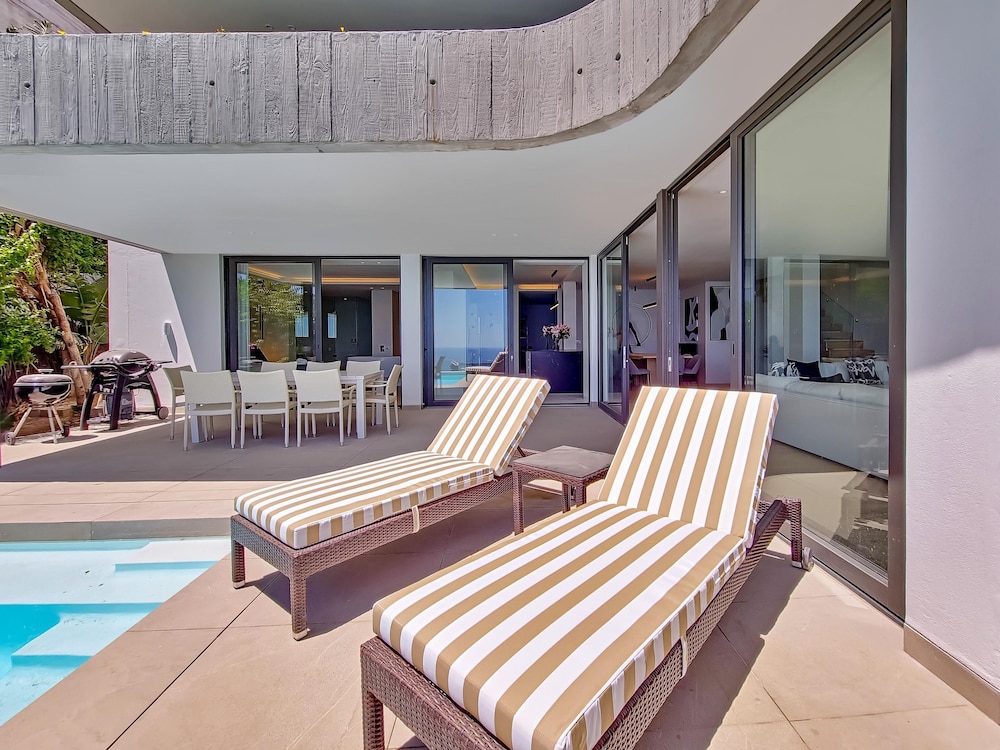 Ocean Villa - Ultra Luxury Villa in Bantry Bay