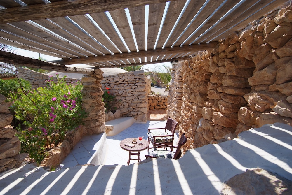 Albergo I Dammusi Di Borgo Cala Creta photo 3