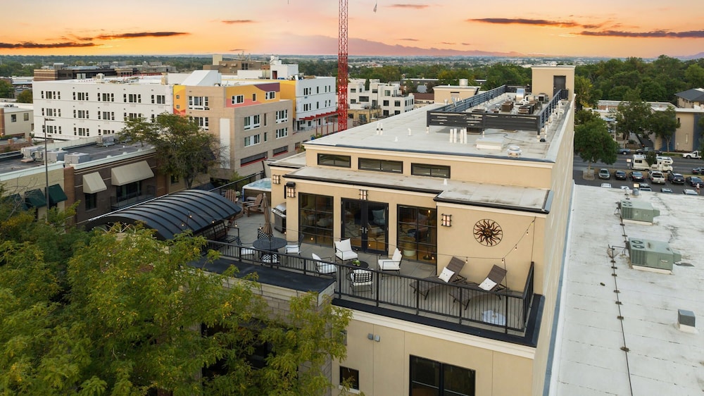 Penthouse With Mountain Views in Heart of Old Town