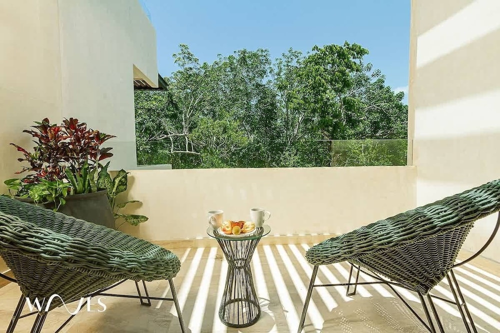 2 Br. Roof W/infinity Pool + Jacuzzi Spacious