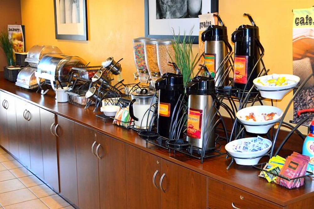 Rawlins Vacations - Microtel Inn and Suites by Wyndham Rawlins - Property Image 11