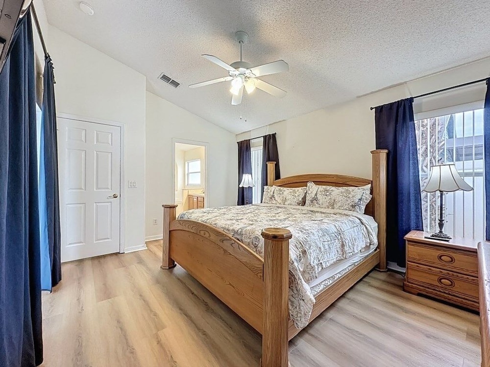 Incredible 4 Bed Pool/spa Home, Minutes To Disney 4 Bedroom Villa