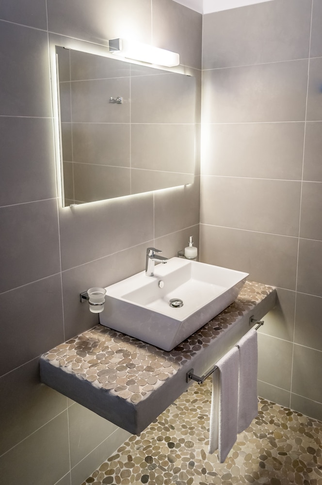 Milos Bay Suites
