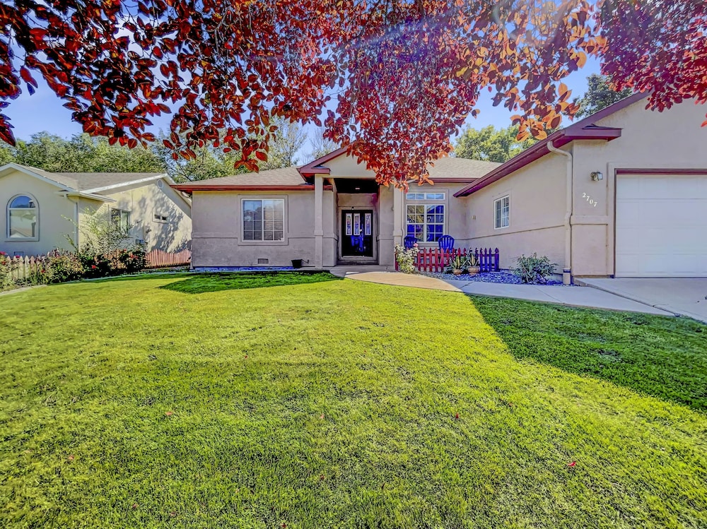 Paradise Hills Oasis 4 Bedroom Home