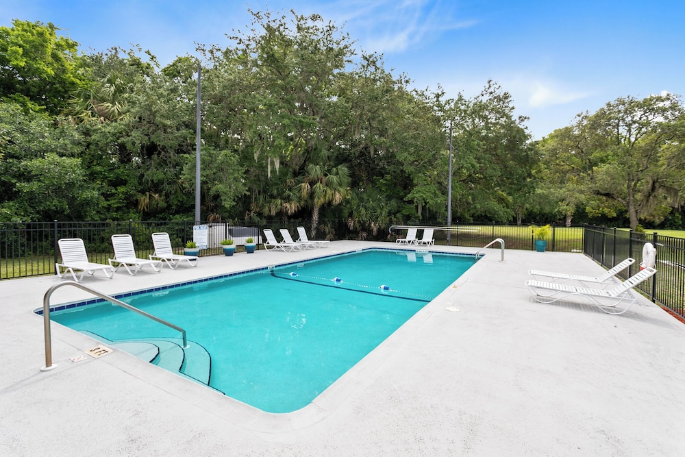 Oasis Apartment Homes