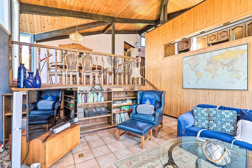 Oceanfront Irish Beach 'sea Haven' Home w/ Hot Tub