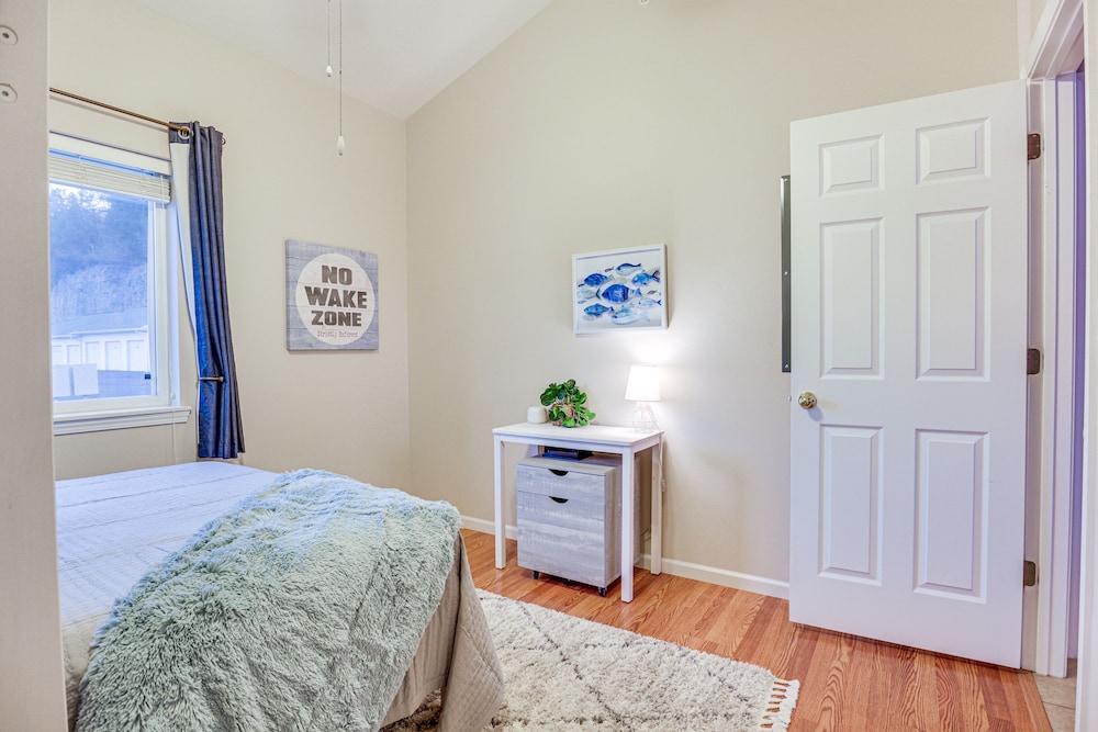 4 Mi to Dtwn: Gem w/ Lake Access in Camdenton