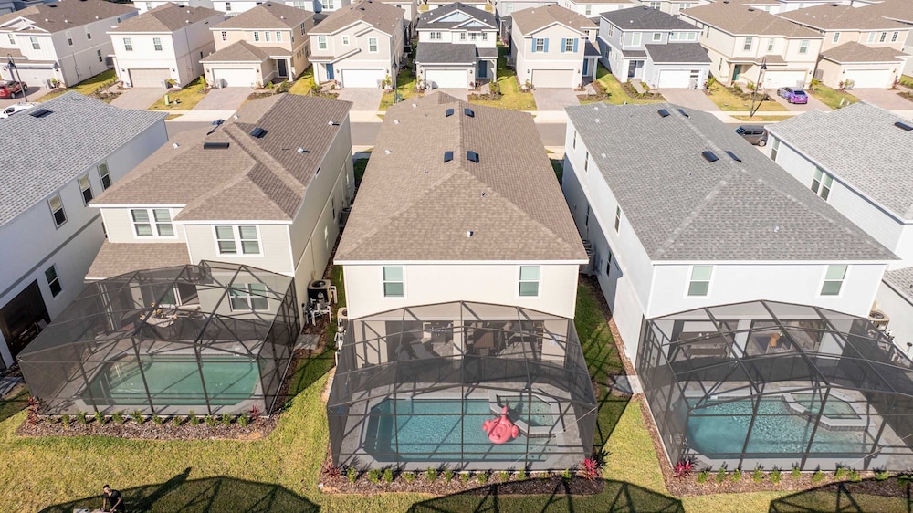 Luxury 7Bd Close to Disney With Pool and Spa at Windsor Cay 16218