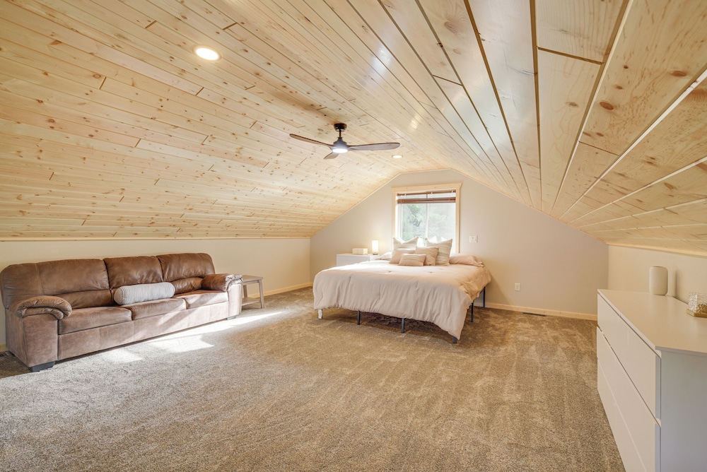Boat Dock, BBQ & Fireside Fun: Clam Lake Cabin
