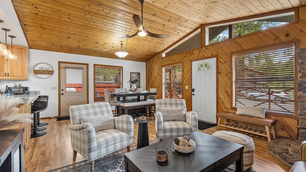 Kiowa Cabin Hideaway 6-guest Mins to Dwtn Trails
