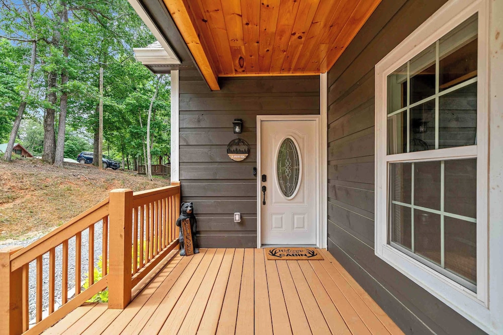 New Listing - Luxurious Mountain Home for 8 With Amenities