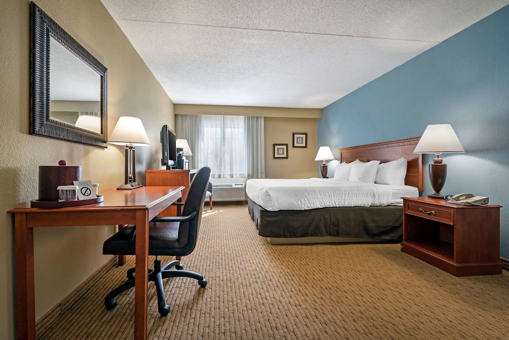 Lexington Vacations - Clarion Hotel Conference Center - North - Property Image 33