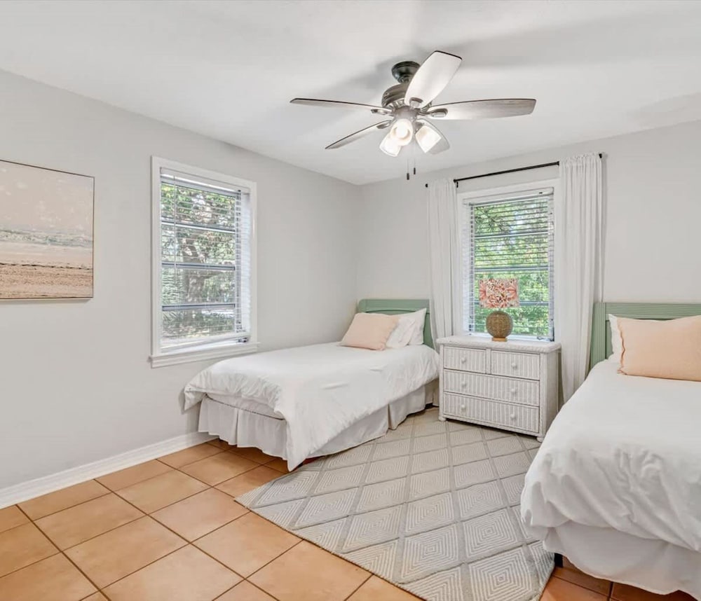 Chic Downtown Sarasota Cottage Retreat