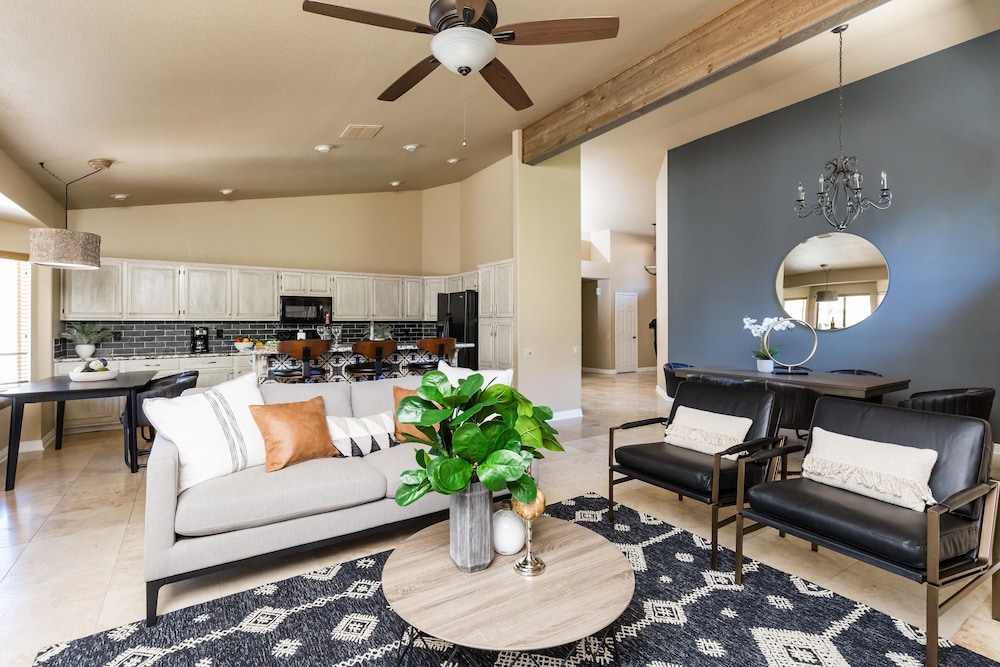 Scottsdale Oasis- Pool - Game Room - Putting Green