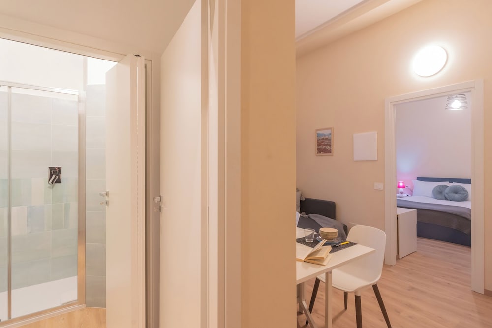 Simar Apartments nearby Como S.G. Train Station by Rent all Como