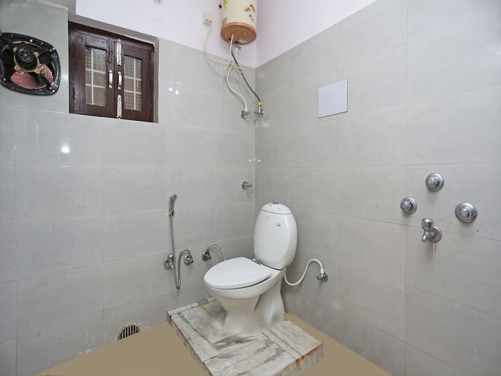 OYO 10994 Hotel Luxury INN - Property Image 9