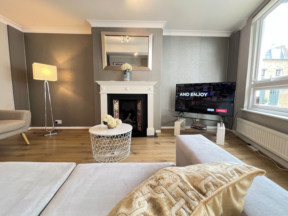 Kensington Private House- Walk to stores and tube-PRIVATE entrance- In Central London