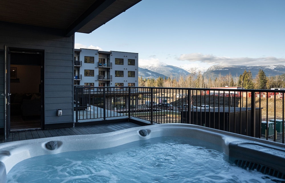 Villa 23 Cabot Peaks Revelstoke Vacation - Image 4