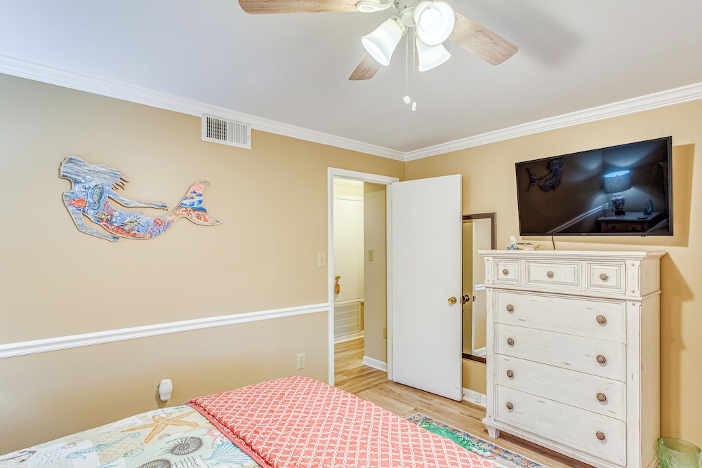 4 Blocks to Ocean: North Myrtle Beach Condo