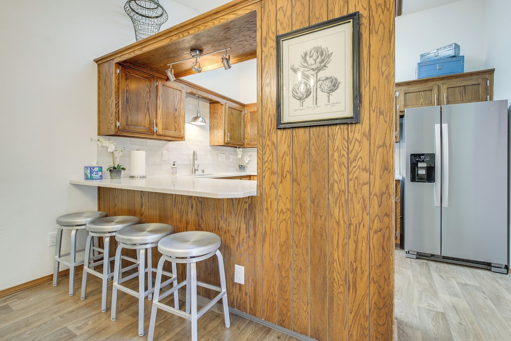 Near Medical Corridor: 'whimsy Wisconsin' Duplex