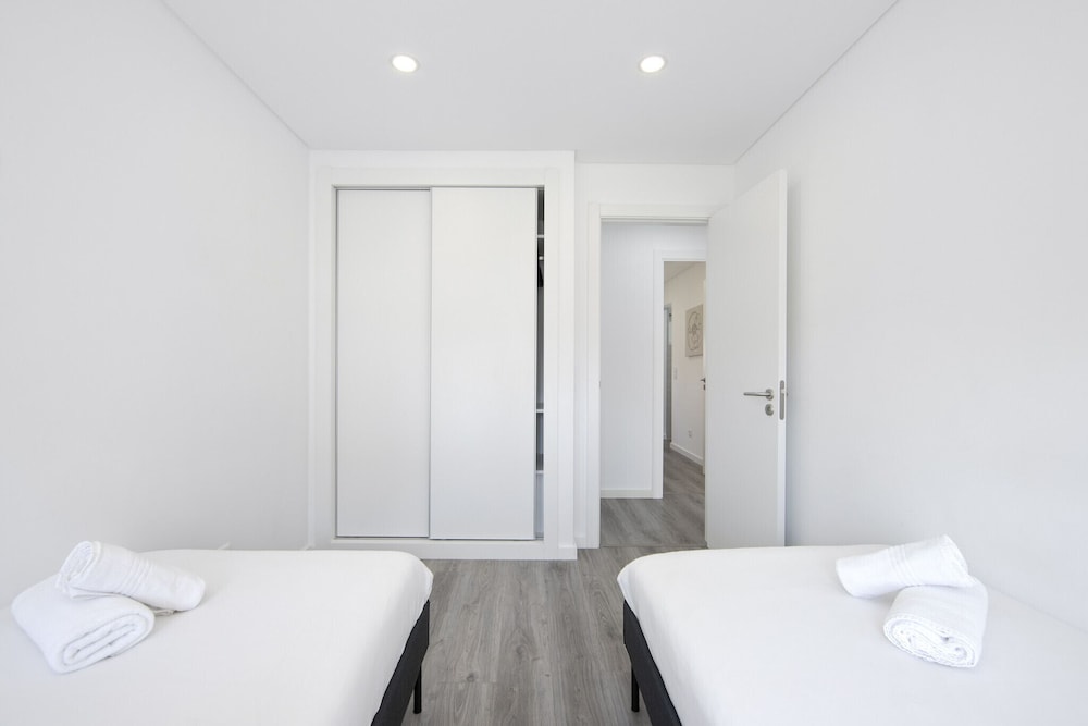 Olivais Modern by Homing