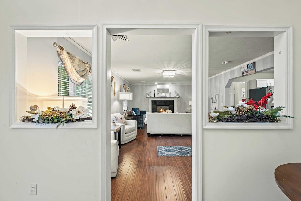 Birch Hollow by Avantstay Cozy Poconos Home w/ Fireplace, Soaking Tub & Kids Play Area