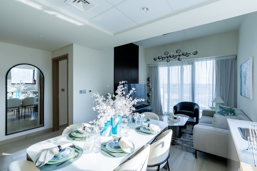 Nasma Luxury Stays - Azizi Riviera 44