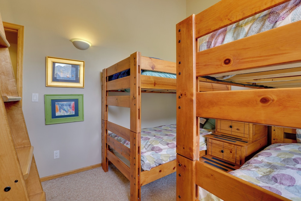 Spacious Townhome Near Main St & Lake Dillon!
