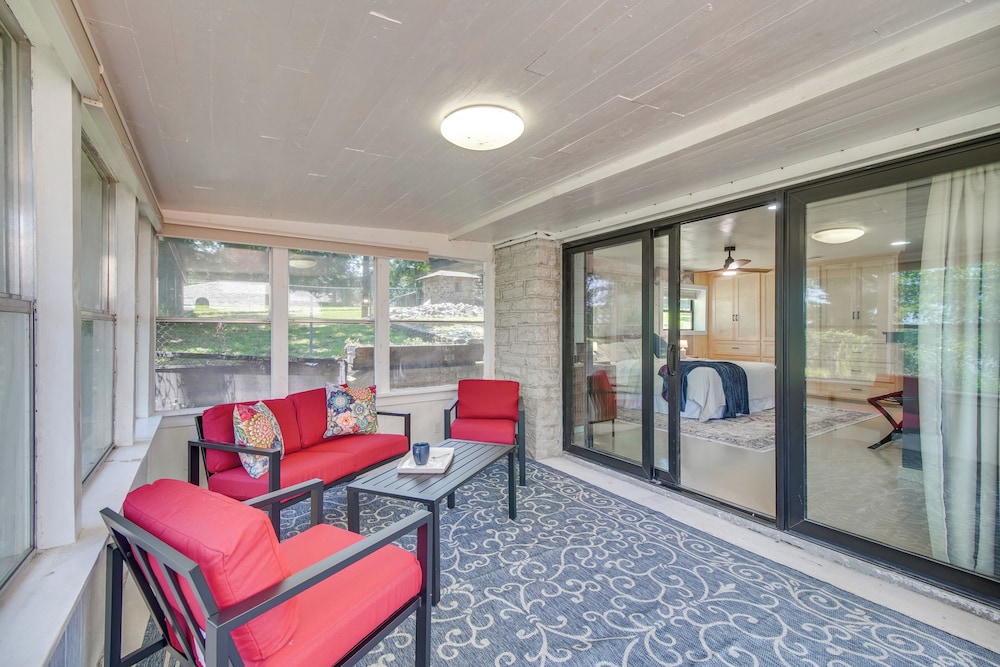 Waterfront Hot Tub - Luxe Home on Grand Lake!