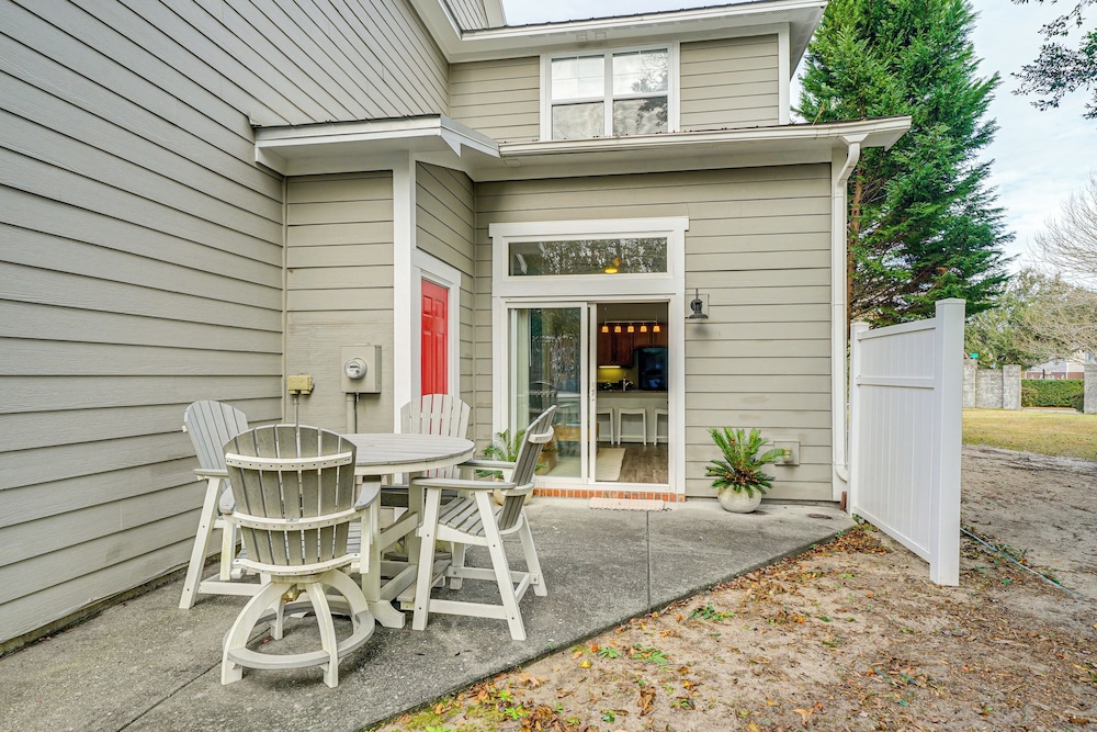 4 Mi to Ocean: Modern Townhome in Wilmington!