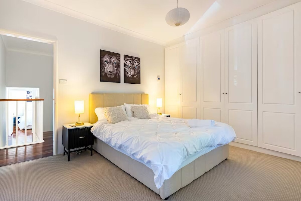 3BR Retro Escape ICC & Darling Harbour