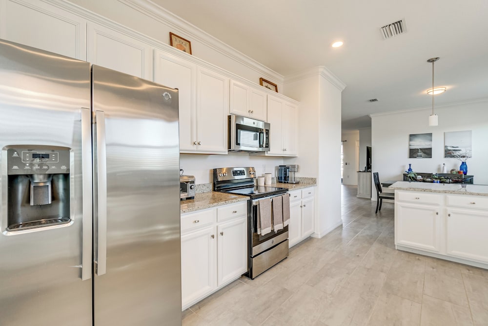 Coastal Home w/ Swim Spa & Lanai in Port Charlotte