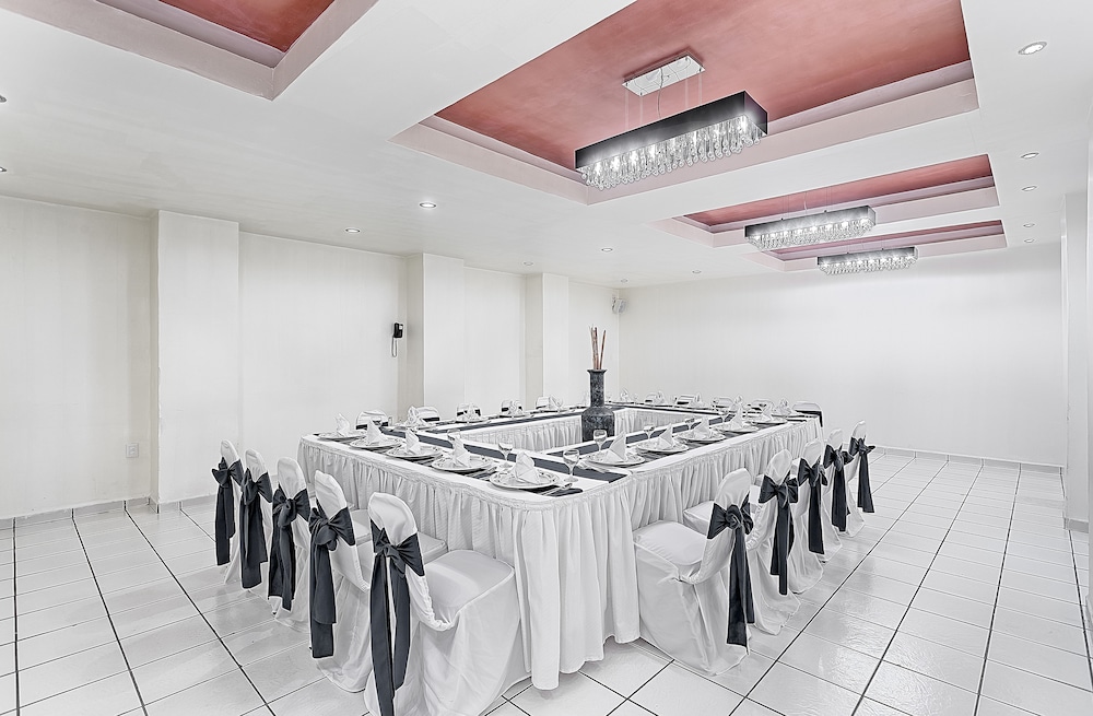 Villahermosa Vacations - Olmeca Plaza Urban Express - Property Image 8