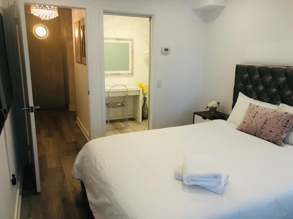 Toronto Downtown Suites City View - Image 4