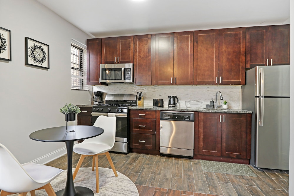 Delightful 1BR - Ashland BW