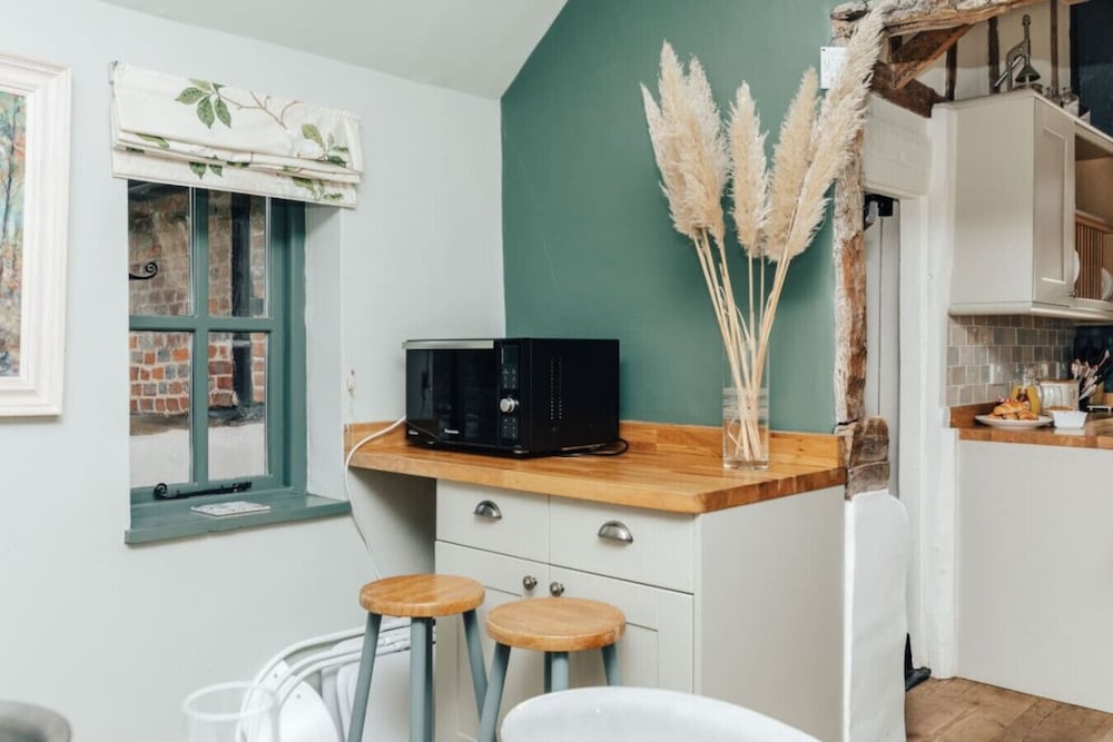 Antelope Cottage - Rural Pet Friendly Cottage