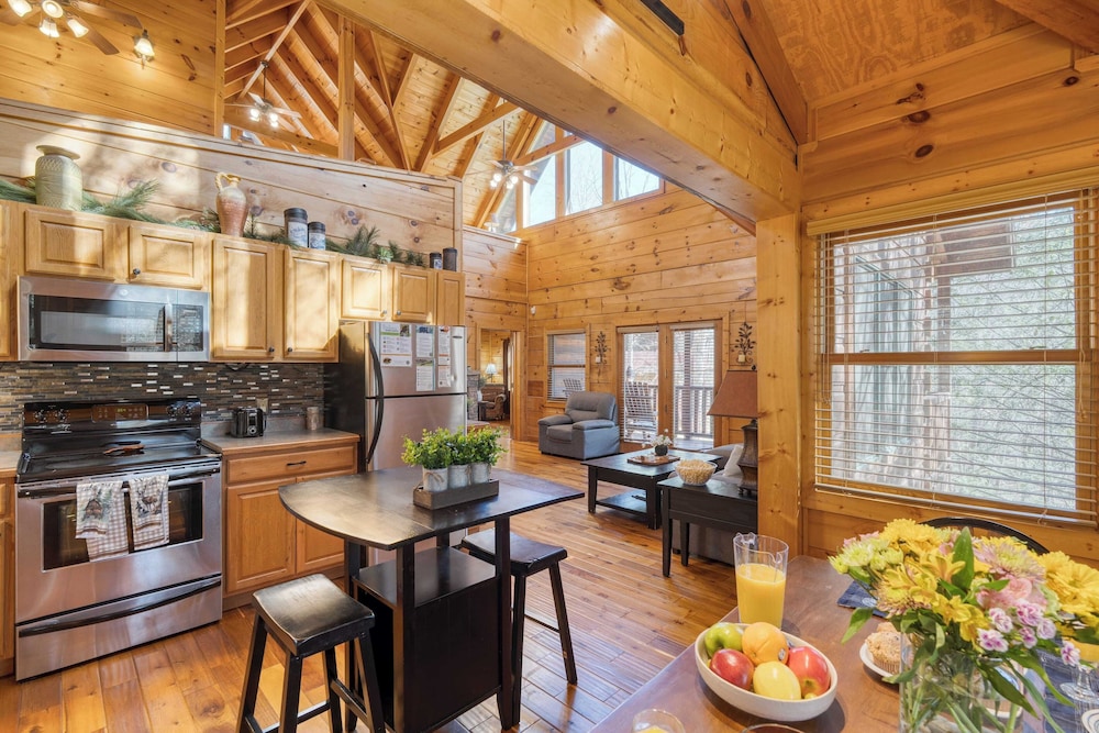Hottub, Game Room, Forest Views, Near Gatlinburg Four Bears Lodge by Avantstay