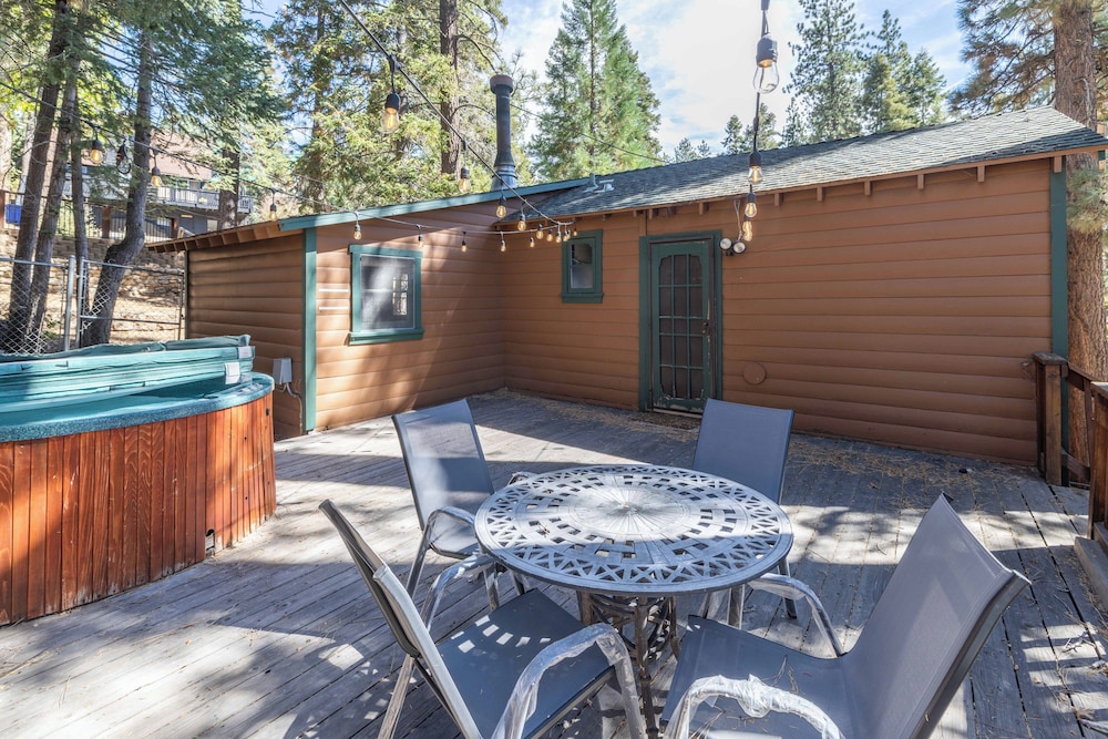 True Big Bear Lake Cabin with jacuzzi