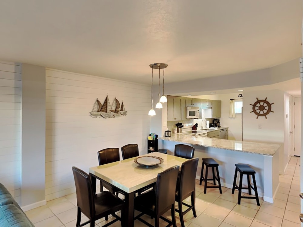 Sea Oats #309 by Southern Vacation Rentals