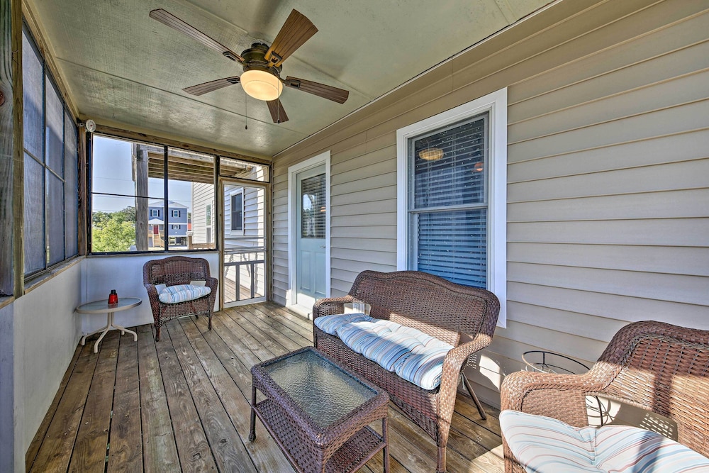 Boat Dock & Kayak: OBX Getaway on the Harbour view 5