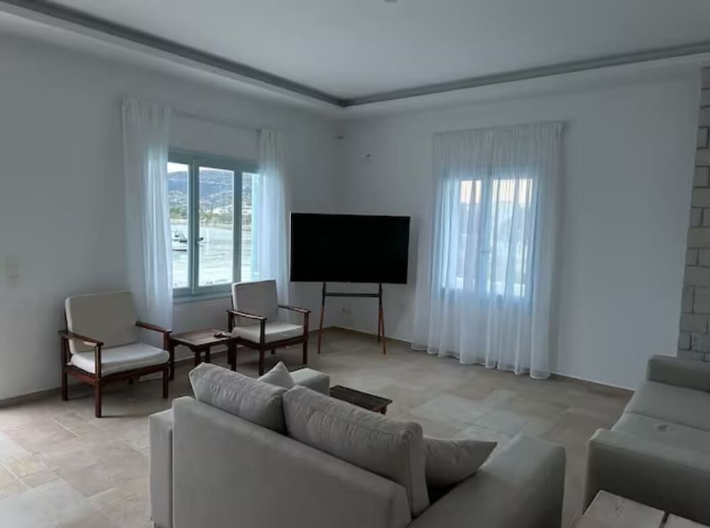 Milos AquaBliss Beachfront Villa photo 5