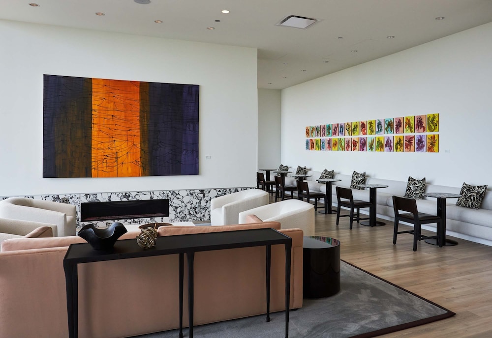 Sky-high Living Lake Views Elite Experience