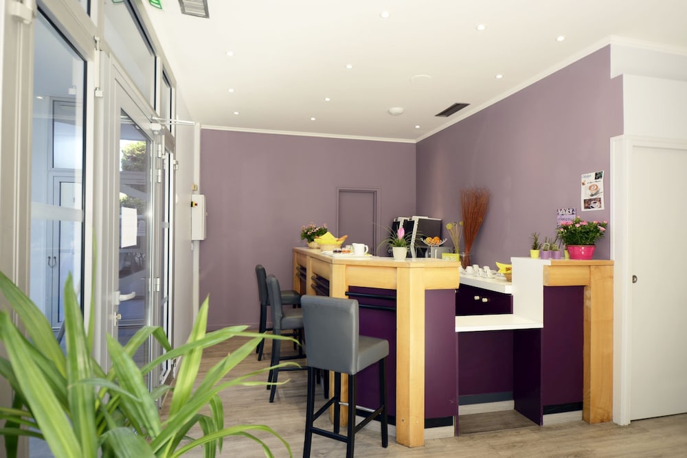 Lobby & Reception
